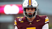 Minnesota Golden Gophers quarterback Drake Lindsey