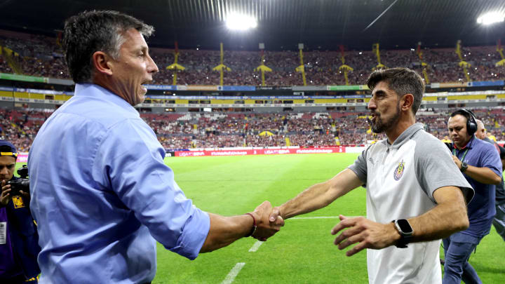 Robert Siboldi (left) shakes hands with Velijko Paunovic before a Liga MX match between Tigres and Chivas. On Sunday, Paunovic was officially named as Siboldi's replacement as Tigres manager.