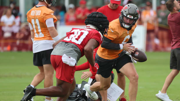 ampa Bay Buccaneers quarterback Baker Mayfield (6) hands the ball off to running back DJ Williams (30) during training camp 