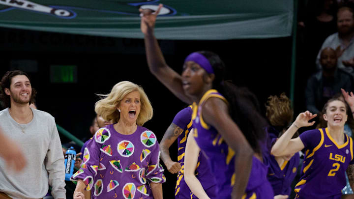  LSU Tigers head coach Kim Mulkey 