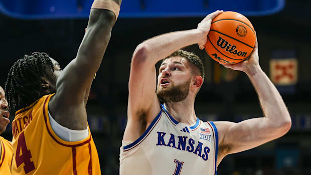 Hunter Dickinson makes a play for Kansas against Iowa State at Allen Fieldhous