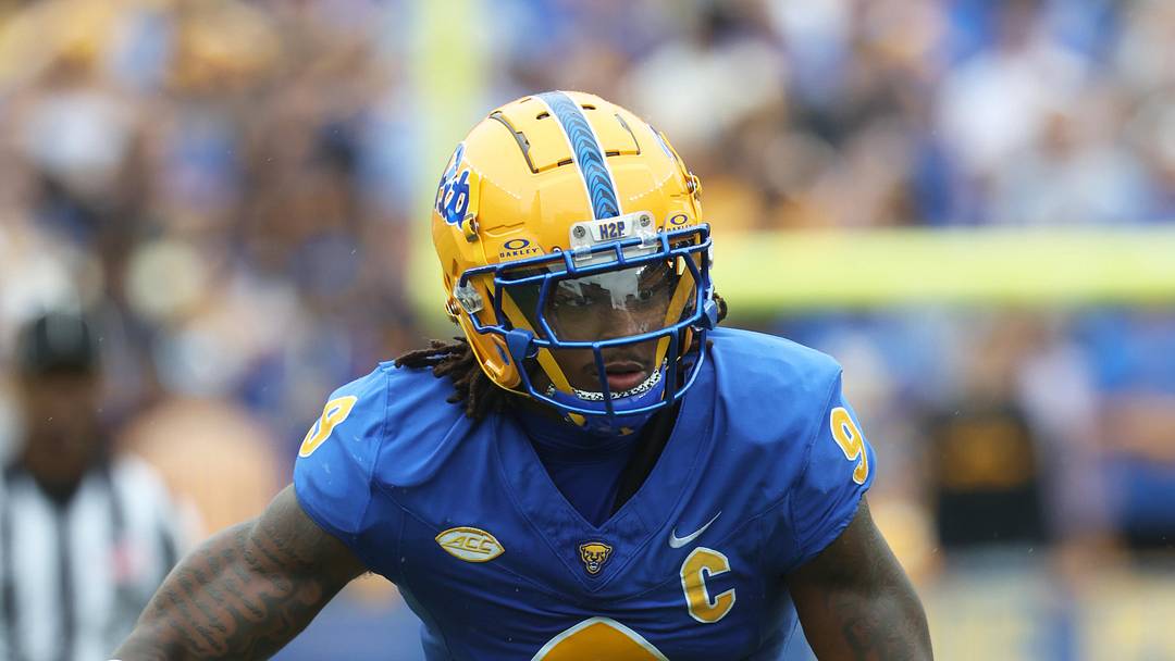 Pittsburgh Panthers linebacker Kyle Louis Pittsburgh Panthers linebacker Kyle Louis
