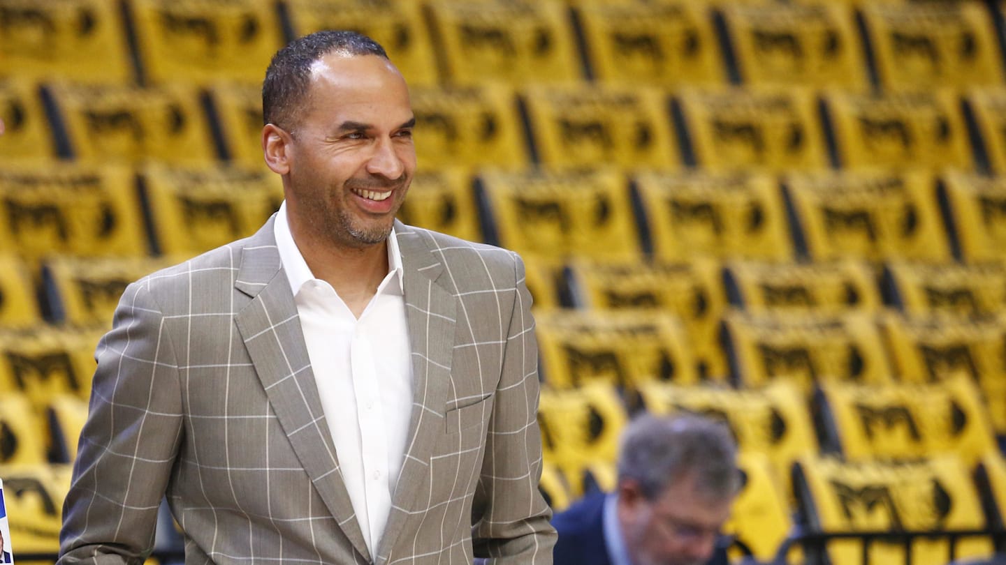 Dallas Mavericks Explore Multiple Veteran Point Guard Options Amid Kyrie Irving Injury