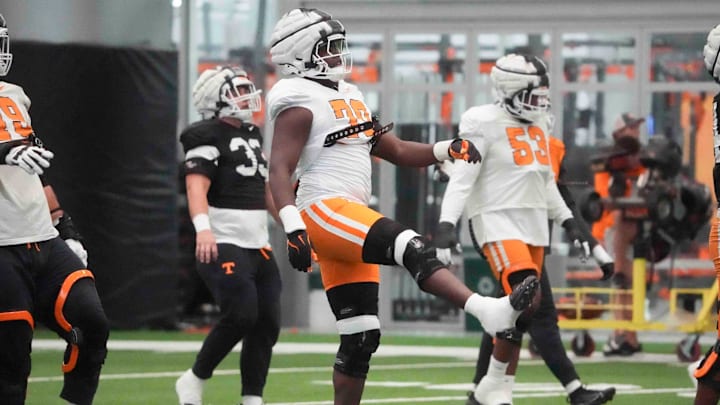 Tennessee’s David Sanders (70) warms up during a Tennessee football practice, Tuesday, Dec. 17, 2024.
