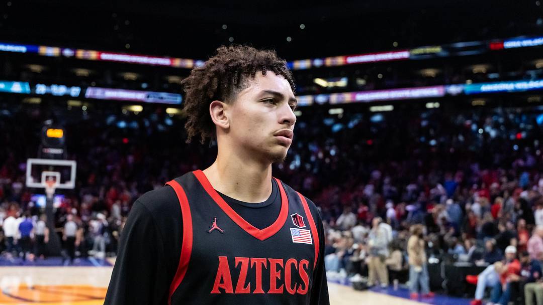 Dec 20, 2025; Phoenix, Arizona, USA; San Diego State Aztecs guard Miles Byrd (21) against the Arizona Wildcats during the Hall of Fame Series at Mortgage Matchup Center. Mandatory Credit: Mark J. Rebilas-Imagn Images