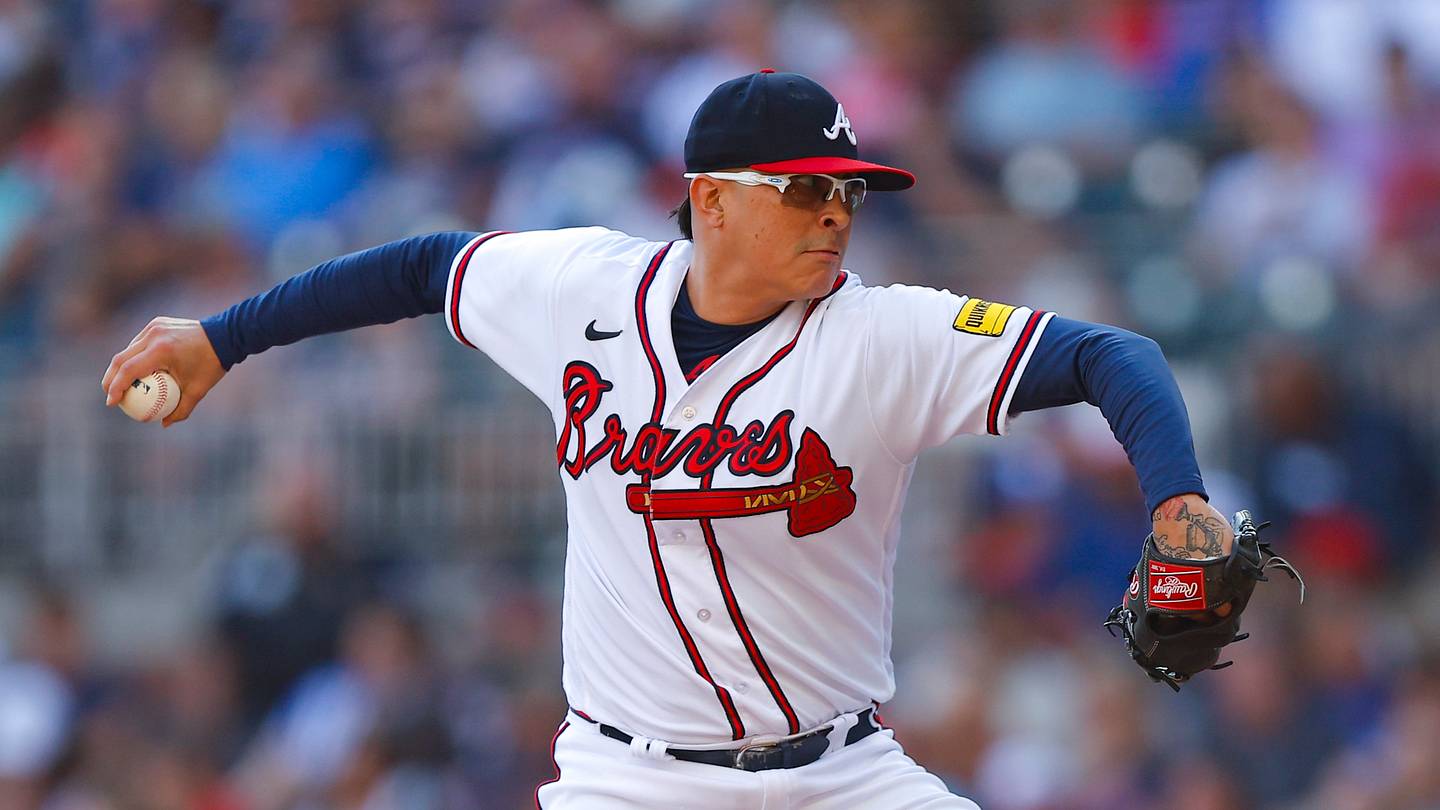 Twins sign 40-year-old reliever after injuries to Jhoan Duran and Caleb Thielbar - Vimarsana News