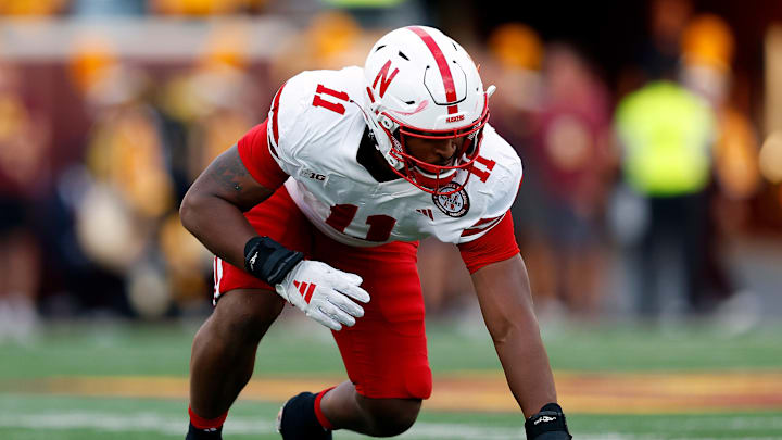 Cameron Lenhardt lines up for Nebraska football
