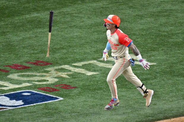 Jul 16, 2024; Arlington, Texas, USA; Red Sox’ Jarren Duran flips bat after hitting home run in the 2024 MLB All-Star Game.