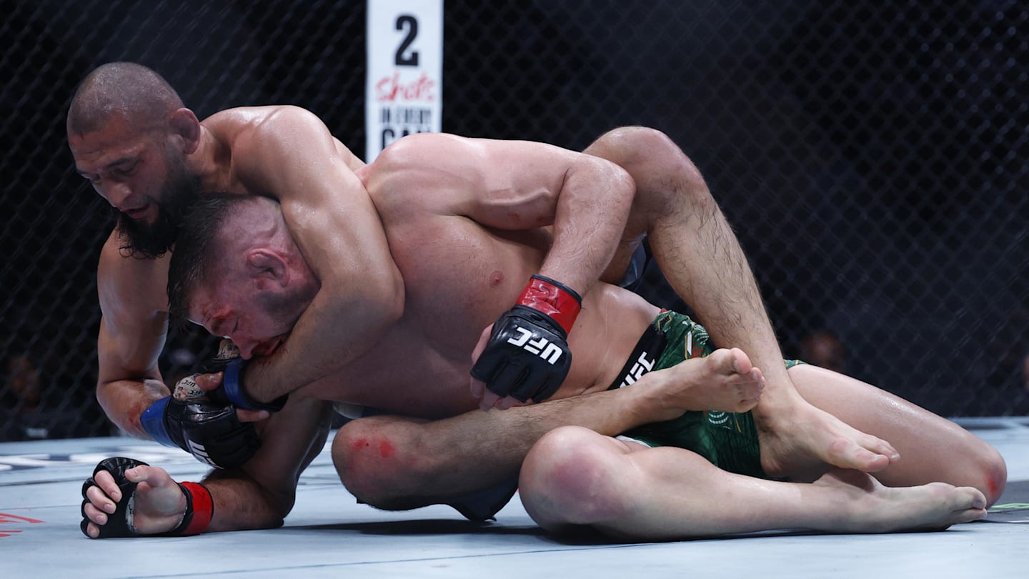 Khamzat Chimaev Defeats Dricus Du Plessis for UFC Middleweight Title in Chicago