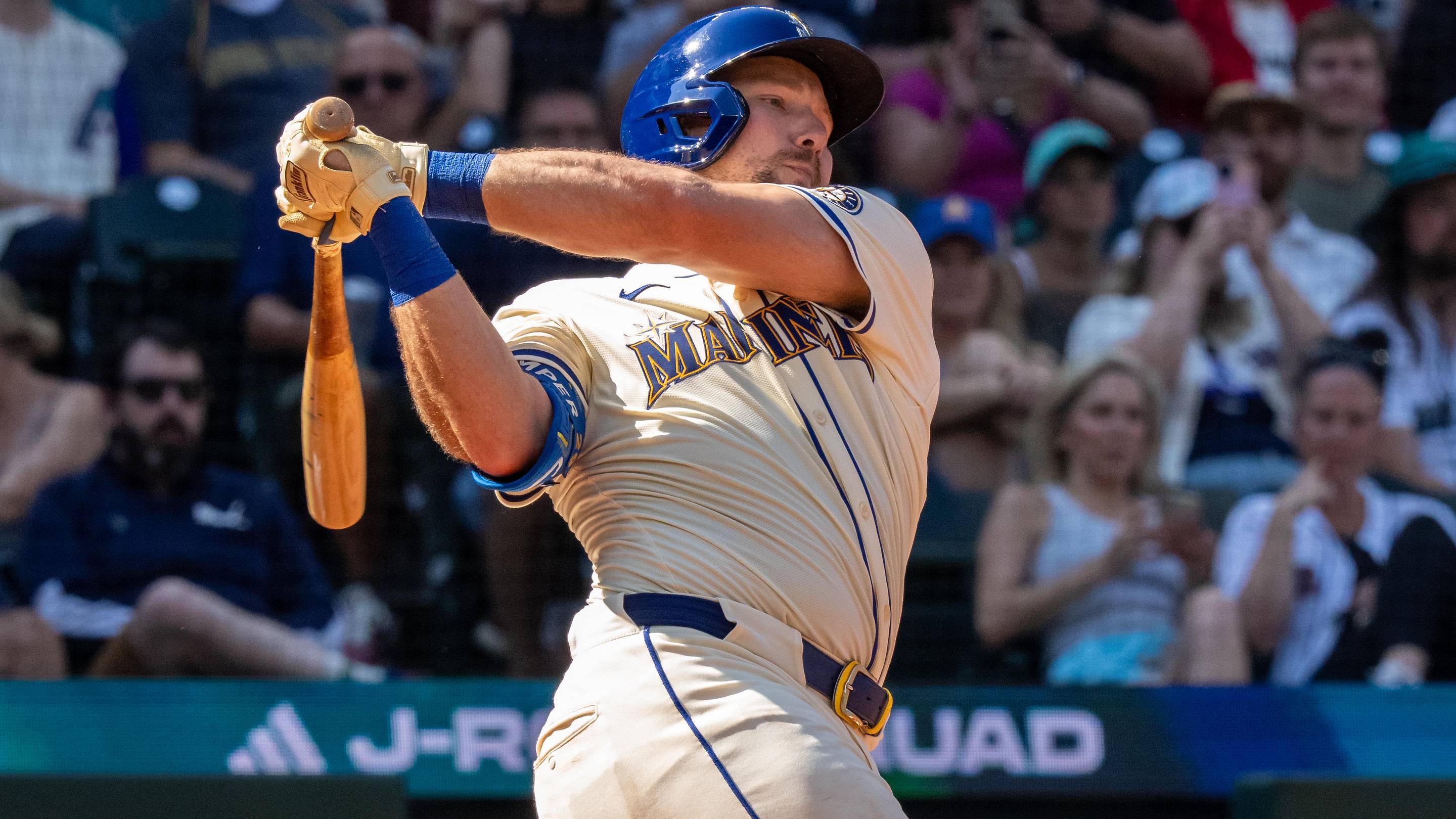 Cal Raleigh sets Home Run Record and earns Topps NOW Card