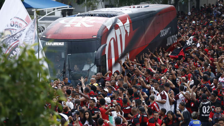 Torcida do Flamengo ganhou destaque no levantamento | Flamengo Fans Farewell Their Team Ahead of Copa Libertadores Final