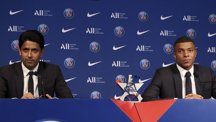Kylian Mbappé and Nasser Al-Khelaifi en conférence de presse l'été dernier