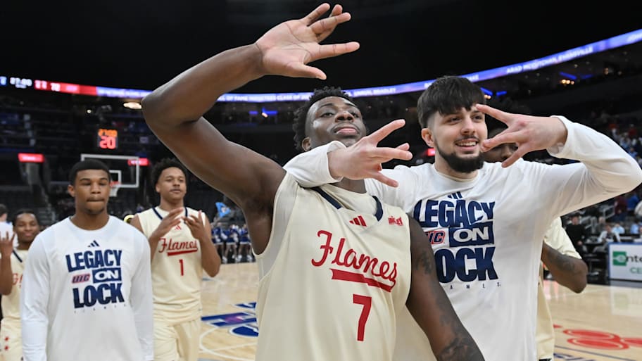 UIC players celebrate after beating Drake in the MVC semifinals.