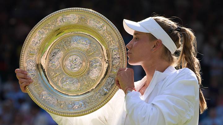 Elena Rybakina kisses the Venus Rosewater Dish as the 2022 Wimbledon champion
