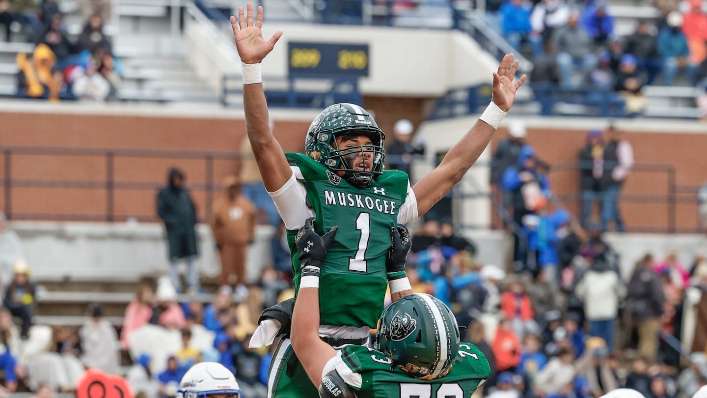 2025 threestar QB Jamarian Ficklin flips from Texas State to Utah