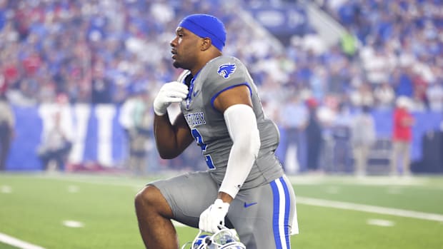 Kentucky linebacker Jamon Dumas-Johnson (2) made his mark in high school football at St. Frances Academy in Baltimore.