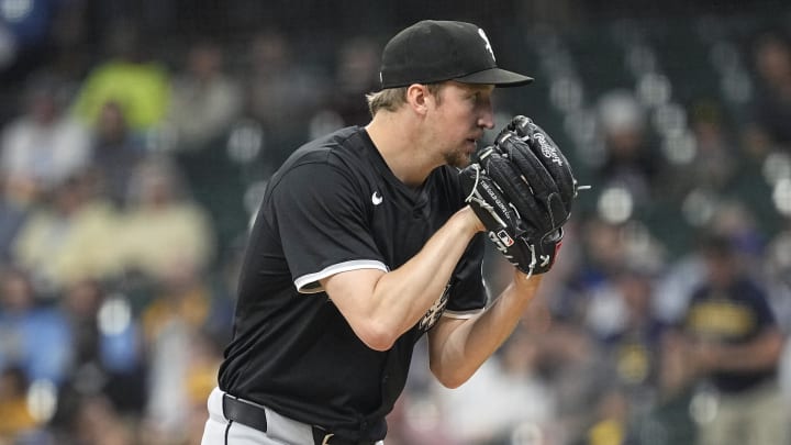 May 31, 2024; Milwaukee, Wisconsin, USA;  Chicago White Sox pitcher Erick Fedde (20) looks in for a sign print to throwing a pitch during the first inning against the Milwaukee Brewers at American Family Field.