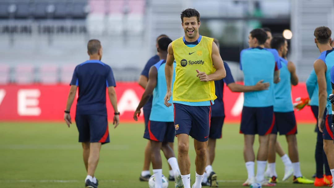 Jul 18, 2022; Fort Lauderdale, FL, USA; FC Barcelona defender Gerard Piqu   (3) controls the ball during an open training session before a friendly match against Inter Miami CF at DRV PNK Stadium. 