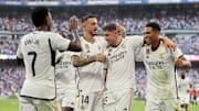 Real Madrid bertahan di puncak klasemen sementara La Liga berkat kemenangan telak 4-0 atas Osasuna