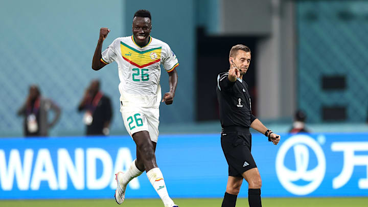 Pape Gueye lidera la remontada y mete a Senegal en cuartos.