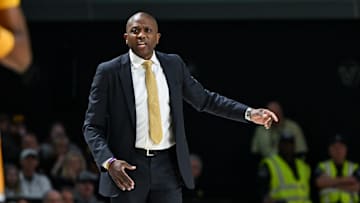 Missouri Tigers head coach Dennis Gates looks at his team, in a game versus the Vanderbilt Commodores this season.