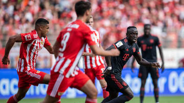 Sadio Mane, Danilho Doekhi'nin markajında