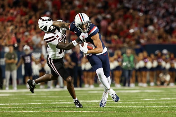 McMillan runs ball while defended by Texas Tech's Macho Stevenson.