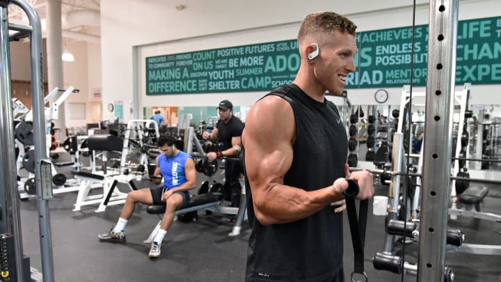 giants manager shirtless