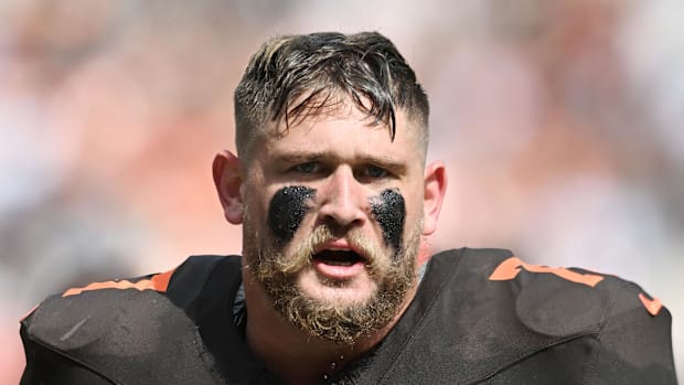 Cleveland Browns guard Wyatt Teller (77) at Huntington Bank Field.