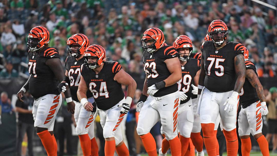 Aug 7, 2025; Philadelphia, Pennsylvania, USA; Cincinnati Bengals offensive tackle Amarius Mims (71), guard Lucas Patrick (62), center Ted Karras (64), guard Dylan Fairchild (63) and offensive tackle Orlando Brown Jr. (75) against the Philadelphia Eagles at Lincoln Financial Field. Mandatory Credit: Eric Hartline-Imagn Images