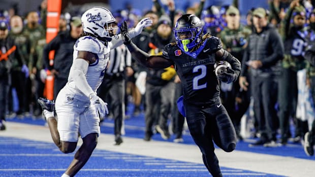 Nov 9, 2024; Boise, Idaho, USA; Boise State’s Ashton Jeanty runs the ball against Nevada.