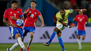 Brasil e Chile se enfrentam no Maracanã