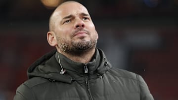 Wesley Sneijder allume Sergio Busquets.