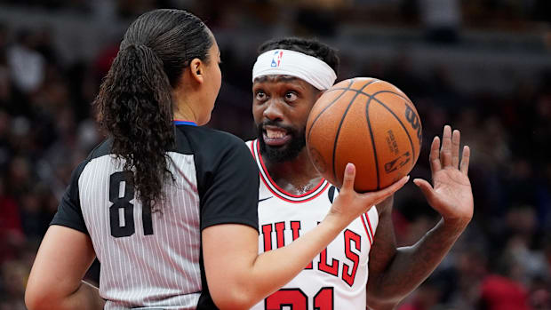 Feb 26, 2023; Chicago, Illinois, USA; Chicago Bulls guard Patrick Beverly (21) talks with the referee during the second half.