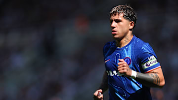 Enzo Fernandez sous le maillot des Blues.