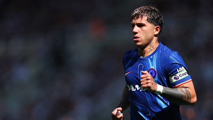 Enzo Fernandez sous le maillot des Blues. Enzo Fernandez sous le maillot des Blues.