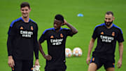 Vinicius, Courtois y Benzema 