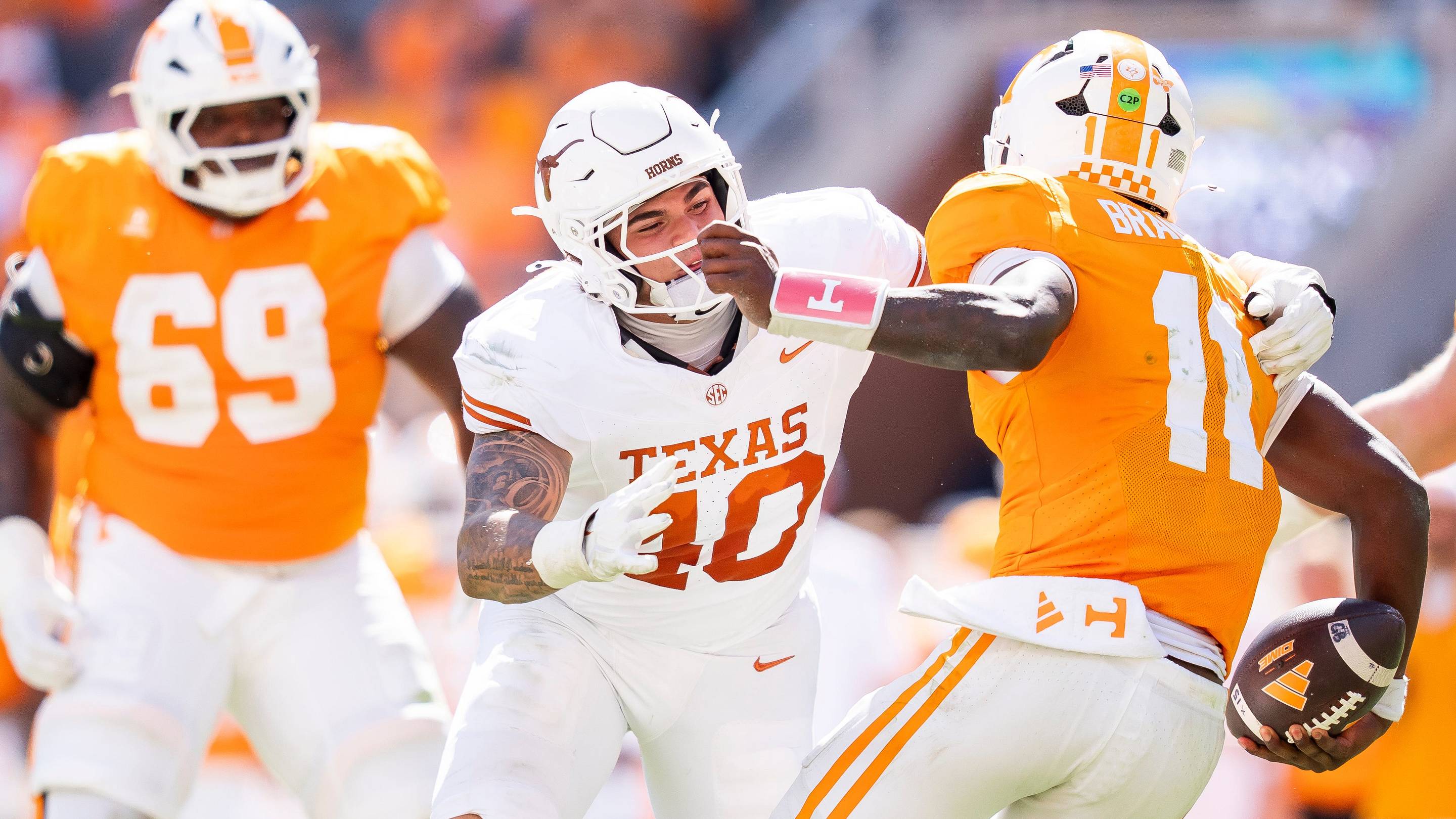 The Texas Longhorns Have a Star Edge Rusher Not Named Colin Simmons