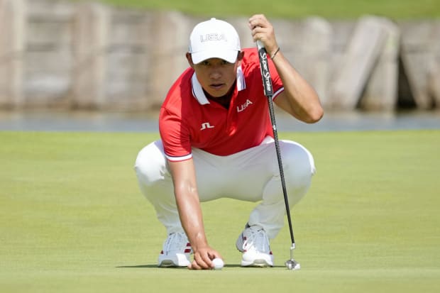 Collin Morikawa lines up a putt