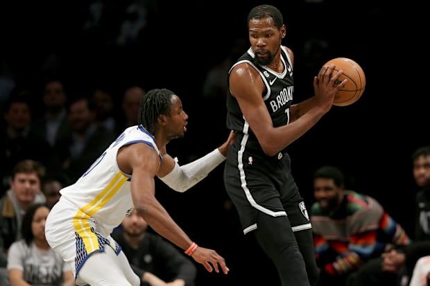 Brooklyn Nets forward Kevin Durant (7) controls the ball against Golden State Warriors forward Jonathan Kuminga (00)