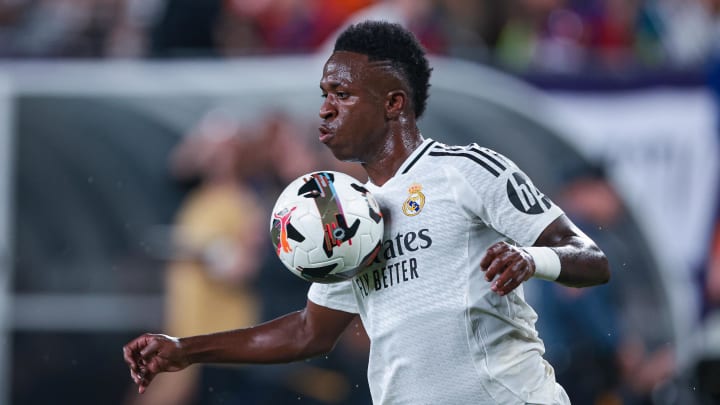  Aug 3, 2024; East Rutherford, NJ, USA; Real Madrid forward Vinicius Junior (7) in action against Barcelona  at MetLife Stadium. Mandatory Credit: Vincent Carchietta-USA TODAY Sports 