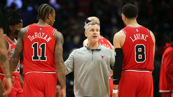 Los Angeles, California, USA; Chicago Bulls head coach Billy Donovan talks to forward DeMar DeRozan (11) and guard Zach LaVine (8) during a timeout of the NBA game against the Los Angeles Clippers at Staples Center. Mandatory Credit: