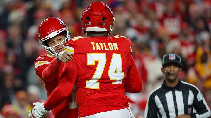 Los Angeles Chargers v Kansas City Chiefs