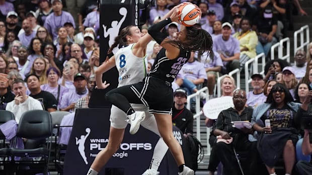 A photo of Alanna Smith blocking a sho