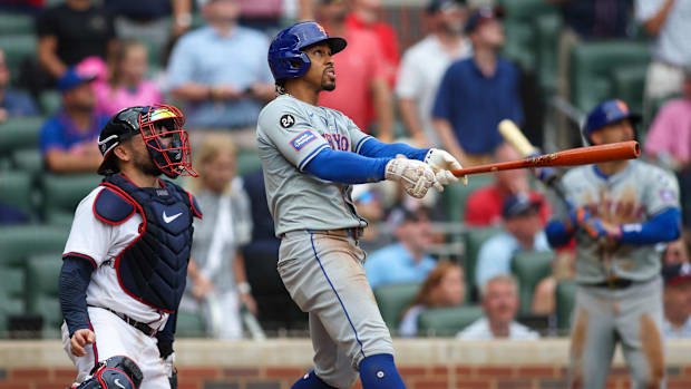 Sep 30, 2024; Atlanta, Georgia, USA; Mets’ Francisco Lindor hits two-run home run vs. Braves.