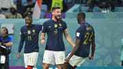 Schnürte im ersten Gruppenspiel einen Doppelpack: Olivier Giroud (m.)
