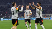 Florian Wirtz und Ilkay Gündogan bejubeln den frühen Treffer zum 1:0