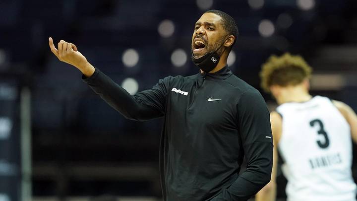 Nov 29, 2021; Stockton, CA, USA; G League Ignite head coach Jason Hart yells from the sideline during the third quarter against the Stockton Kings at Stockton Arena. Mandatory Credit: Darren Yamashita-Imagn Images