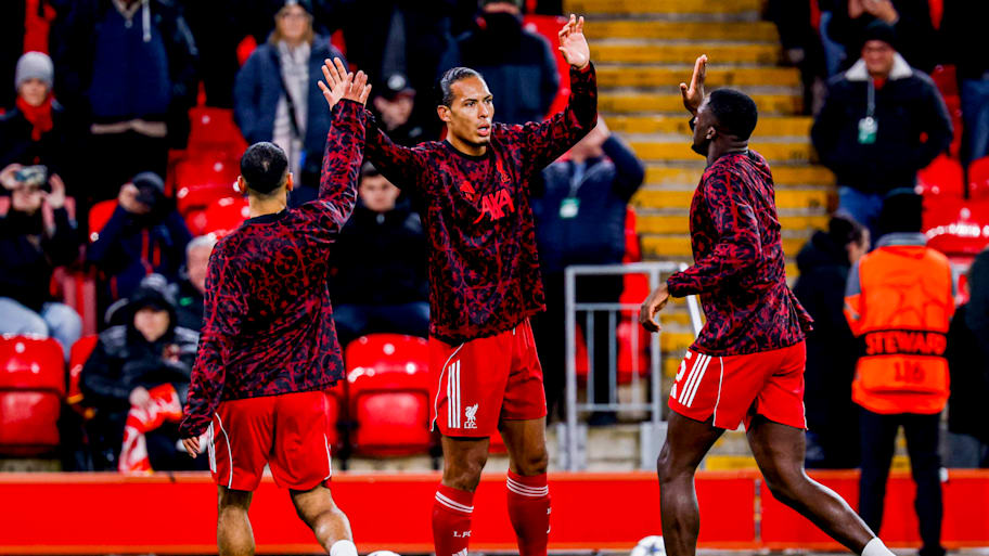 Ibrahima Konaté (right), Virgil van Dijk (center) and Mohamed Salah.
