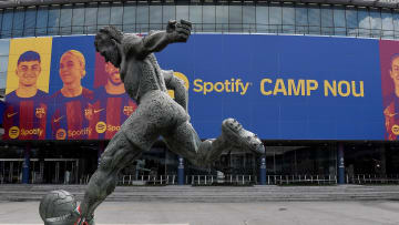 Depuis samedi, le FC Barcelone pleure la mort de son plus vieux socio, Manuel Manos Gonzalbo décédé à 102 ans, après 90 ans de soutien.